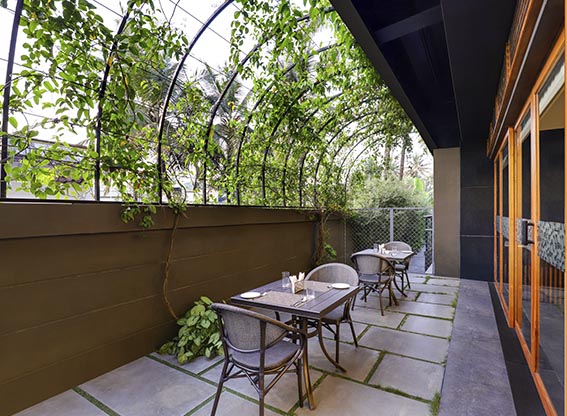 best restaurants in kumily